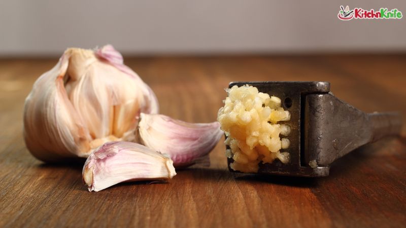 How to Use a Garlic Press Properly