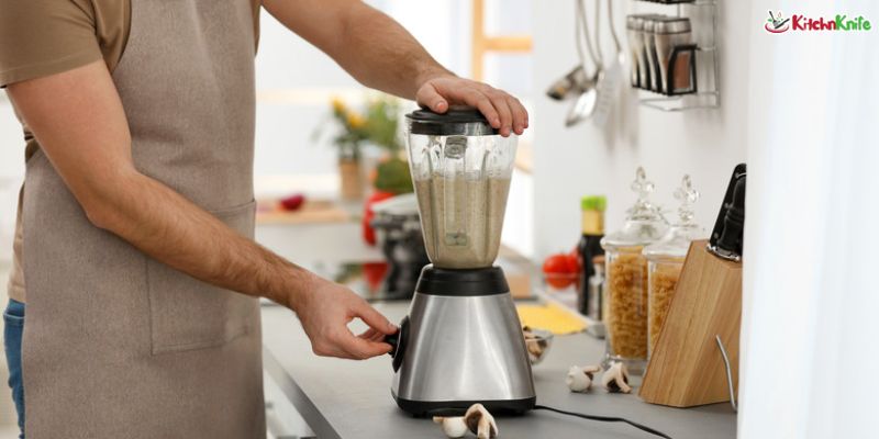 Can You Put Hot Liquids in a Blender